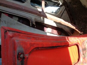 Škoda Garde zadni kapota bez děr na znaky original - 4