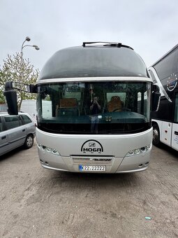 Autobus se nachází ve městě Praha. Všechno funguje. Má 48 + - 4