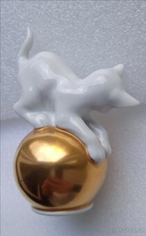 Porcelánová soška kočka na zlaté kouli, Rosenthal - 4