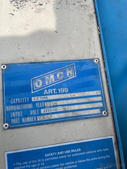 Dvousloupový zvedák 2T - 4