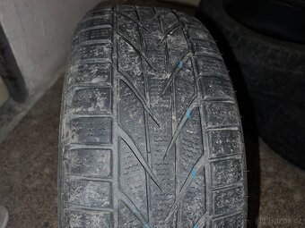 Prodám zimní pneu 205/55 r15 - 4