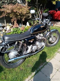 Norton Commando 850 Interstate - 4
