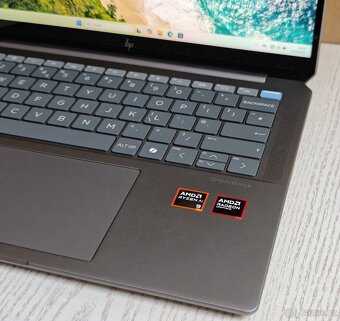 Nabízím 14" HP OmniBook s Ryzen AI 9 365 a 880M - 4