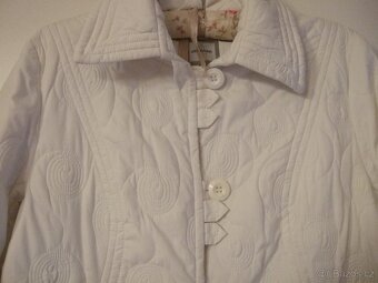 Kabátek bílý. - 4