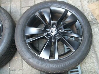 u original černé ŠKODA Karoq Goodyear 17" 90% - 4