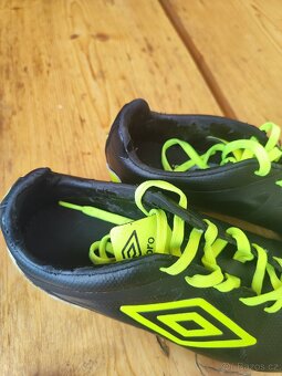 Kopacky Umbro velikost 41 - 4