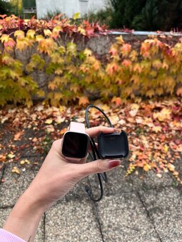 Fitbit Versa 2 růžové - 4