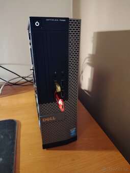 Menší stolní počítač - 4