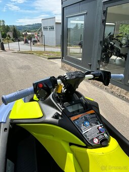 Sea Doo SPARK TRIXX 3-up iBR 90hp modro-žlutý - 4