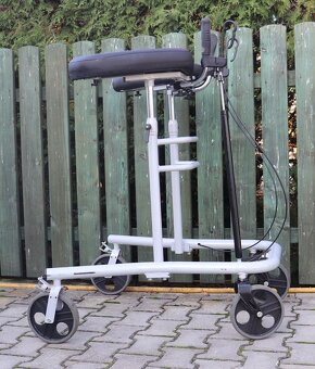 Chodítko s opěrnou deskou. - 4