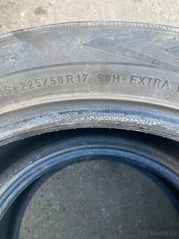 225/50/17 zimní - 4