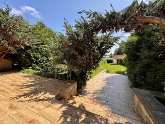 Rodinný dům 6+1 (užitná plocha 230 m2) se zahradou (408 m2) - 4