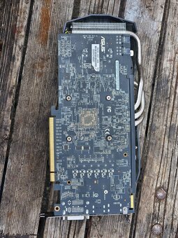 ASUS R9 270X 4 GB DirectCU II - 4