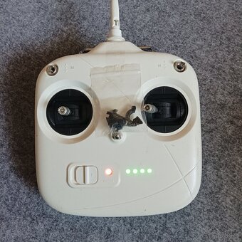 DJI Phantom 3 Standard + ovladač na nd - 4