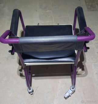 Toaletní křeslo / vozík pojízdné na kolečkách - 4