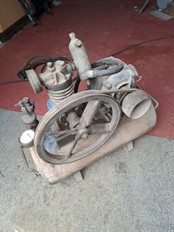 historický vzduchový kompresor - 4