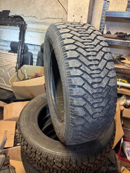 Goodyear nordic 215/60/16 - 4