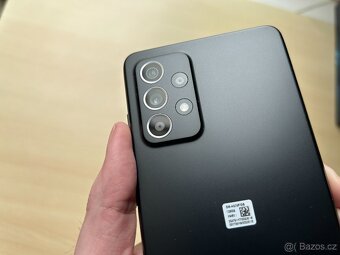 Mobilní telefon Samsung Galaxy A52 černá + příslušenství - 4