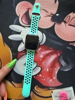 Apple Watch SE - 4