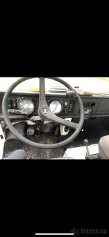 Odtahový speciál Mercedes-Benz - 4