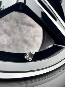 Originální Alu kola Mercedes-Benz CLA 225/45/18 8mm - 4