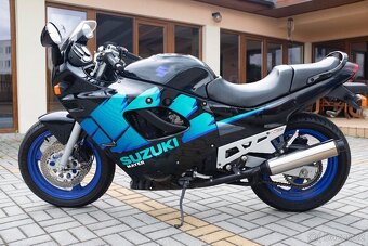 SUZUKI GSX 600 F - 4