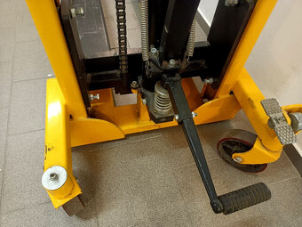 Zánovní vysokozdvižný paletový vozík 1500kg - 4