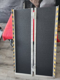 Skládací hliníková nájezdová rampa VEVOR - 4