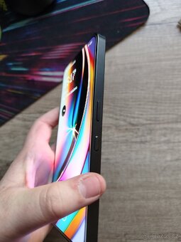 Nothing Phone (3a) - 4