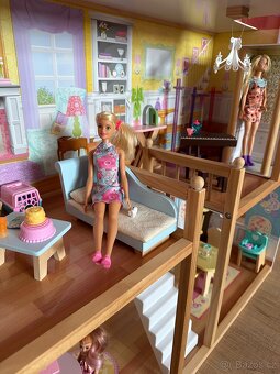 DŘEVĚNÝ DOMEČEK PRO PANENKY KIDKRAFT + příslušenství - 4