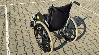 Prodám rozkládací mechanický invalidní vozík - 4