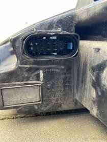 Tesla model S před facelift světlomet pravý - 4