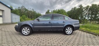 Volkswagen Passat B5.5 Sedan 2.8 V6 Highline - 4