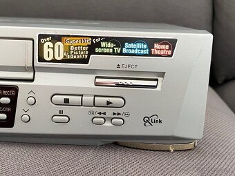 S-VHS-ET videorekordér Panasonic NV-HS820 - 4