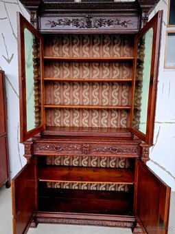 Starožitný vyřezávaný masivní příborník - 4