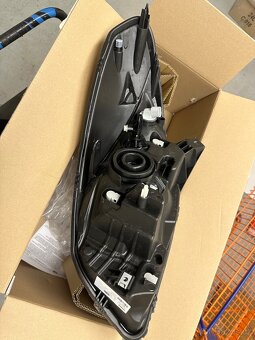 Originál přední světlomet DACIA SANDERO 1 - 4