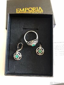 Stříbrný prstýnek a náušnice s emerald kamínky - 4