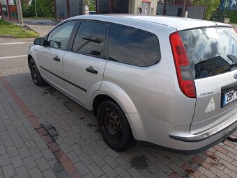 Ford Focus Kombi 1.6 TDCi (66 kW), r. 2005 – klima, tažné - 4
