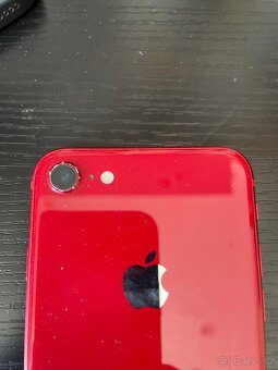 Apple iPhone 8 64GB Baterie 70% - 4