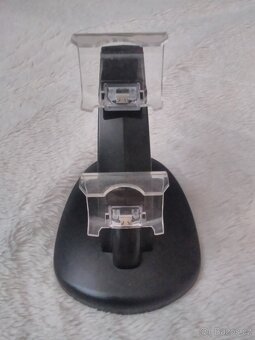 Nabíjecí stojan pro PS4 ovladače - 4