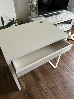 Psací stůl MICKE Ikea - 4
