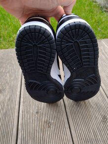 Tenisky Nike DUNKLOW Panda - 4