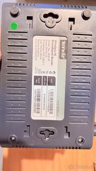 Router Tenda - 4