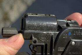 Elektrický zadní zámek výklopných dveří (905039428R) - 4