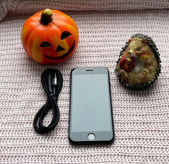 HLEDÁŠ IPHONE? Prodám Apple SE 2020 - 64GB - BLACK - TOP - 4