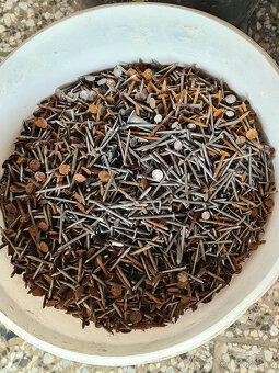 Ruzny vruty, hrebiky, podlozky atd, asi 60kg - 4