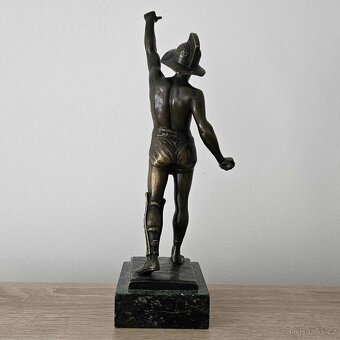 STAROŽITNÁ BRONZOVÁ SOCHA - GLADIATOR - 4