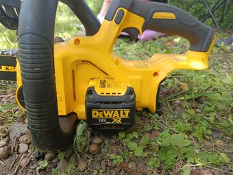 Aku motorová pila dewalt - 4