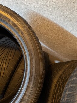 235/45R17 - 4