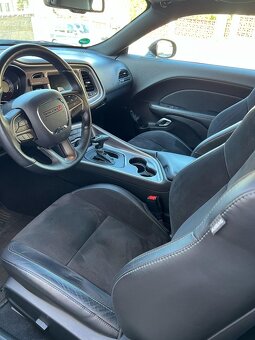 Dodge Challenger GT AWD - 4